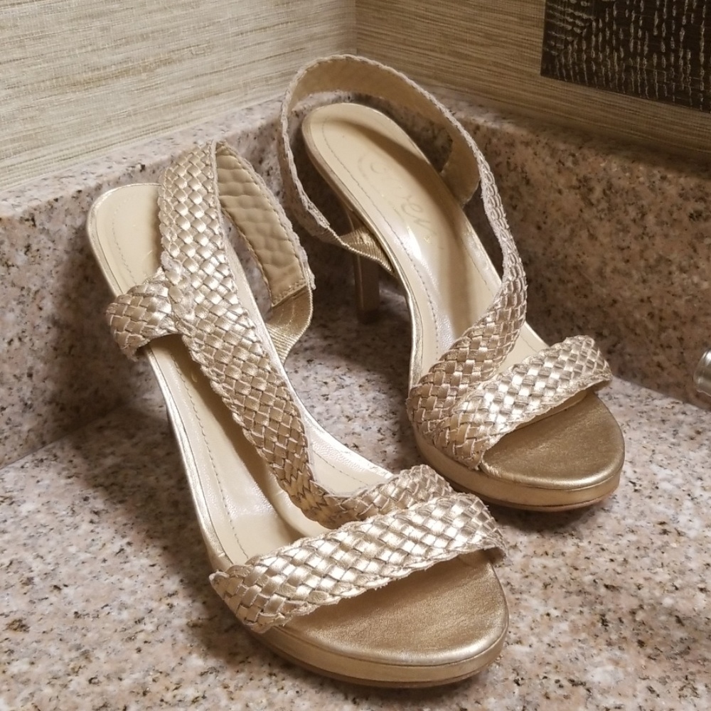 Rowen Shoes - Picture 2 of 8